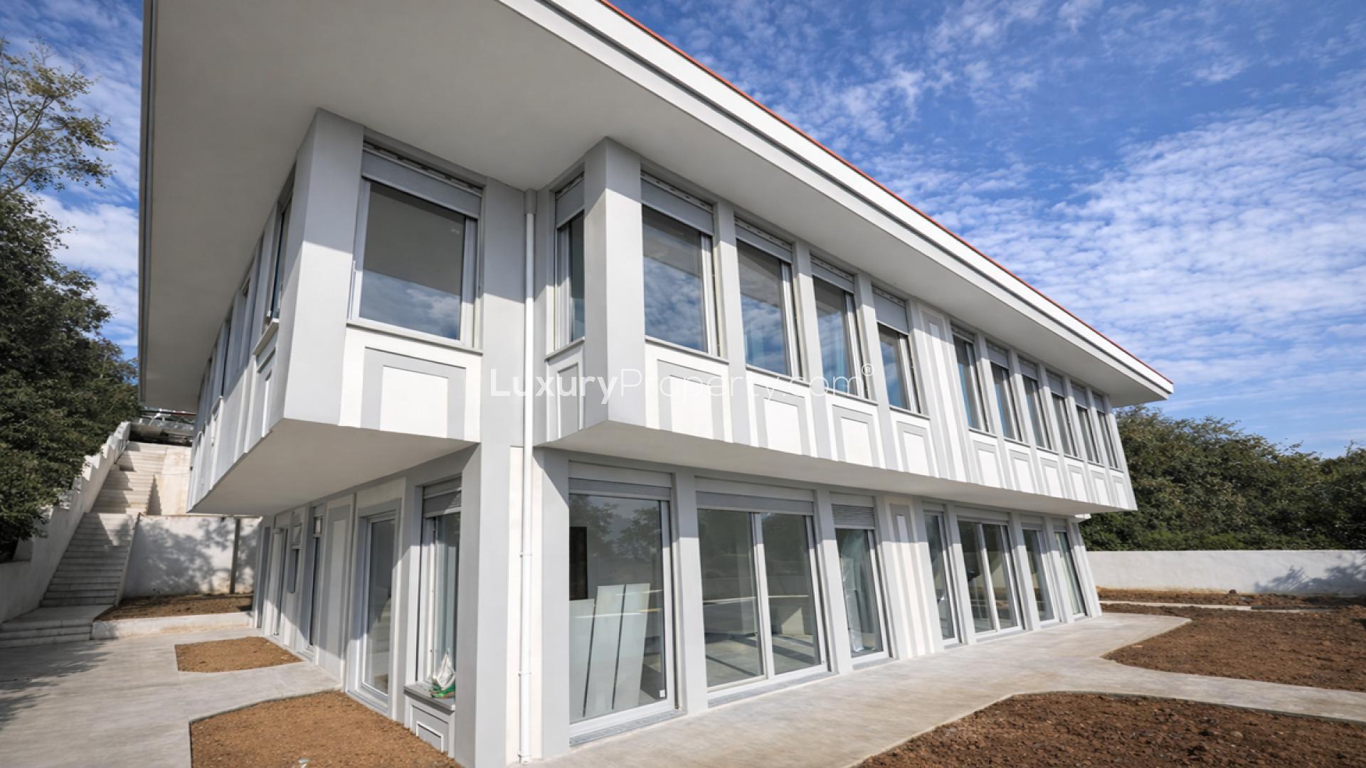 Bosphorus Waterfront 16-bedroom villa for sale at Tarabya in İstanbul